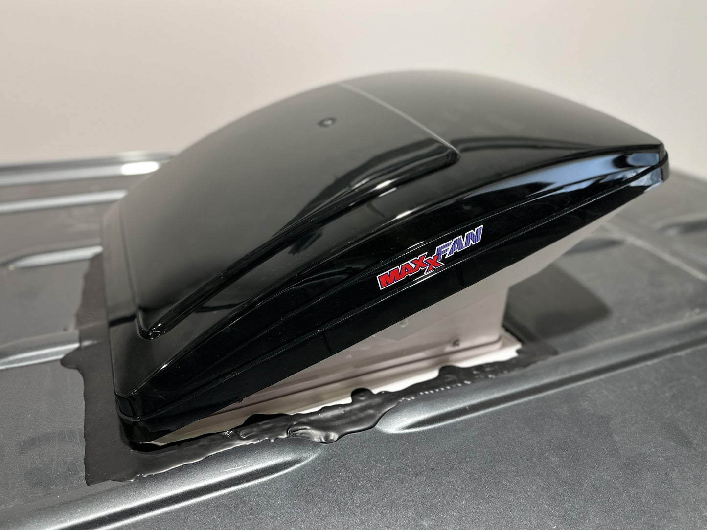 Fans: MaxxAir - MaxxFan Deluxe - Smoke Lid