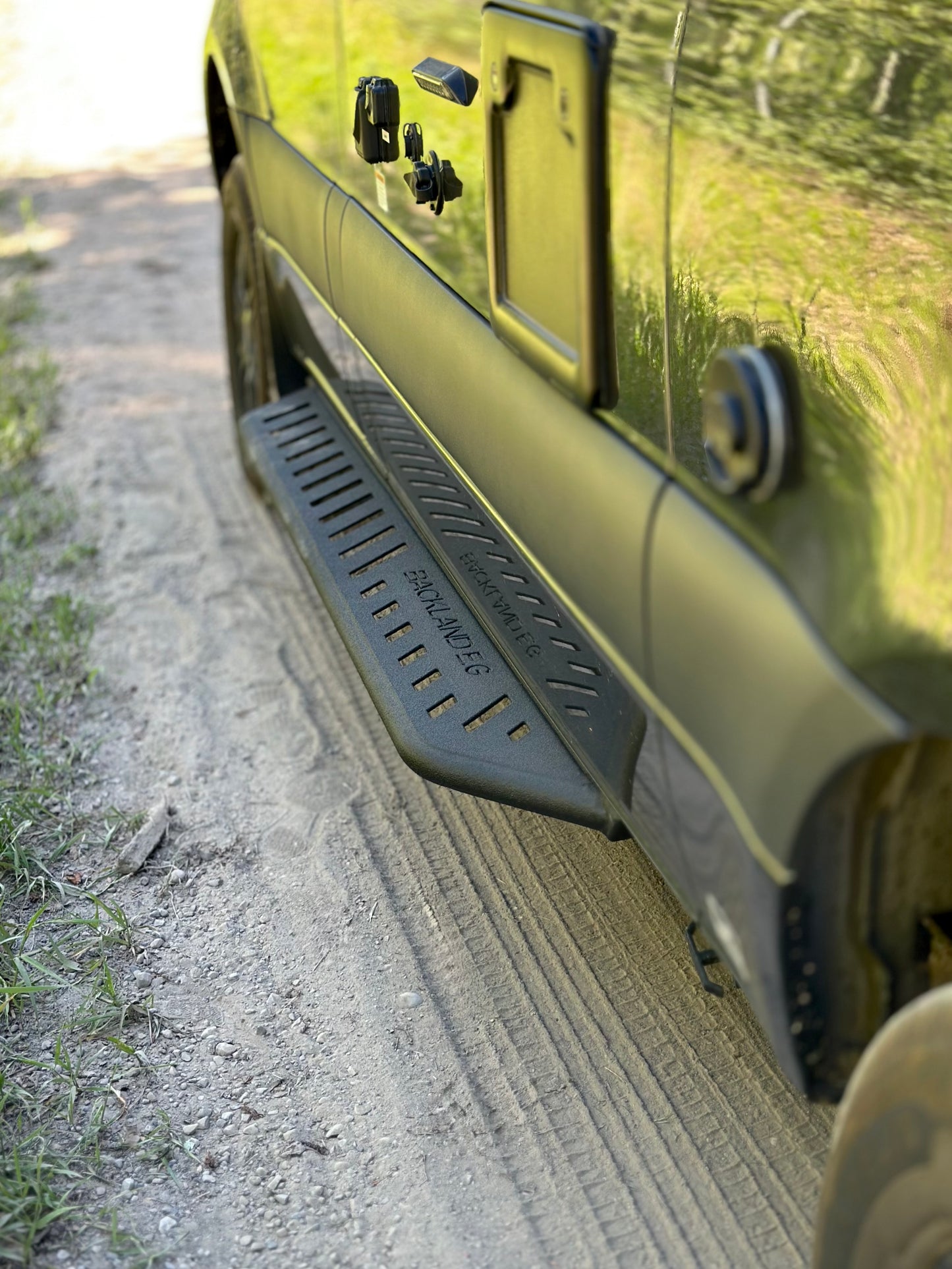 APEX - Rock Sliders / Side Steps - 144 - Regular - Steel - Shorter Driver Side