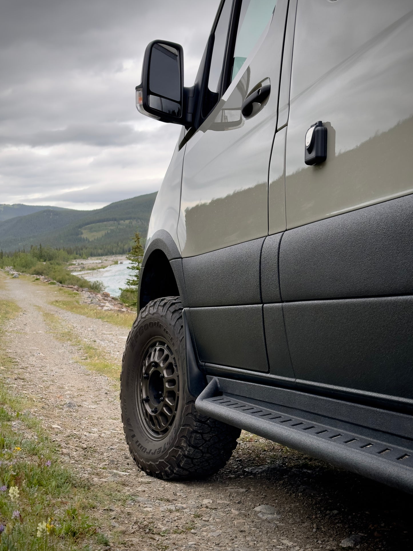 APEX - Rock Sliders / Side Steps - 144 - Drop Down - Steel - Shorter Driver Side