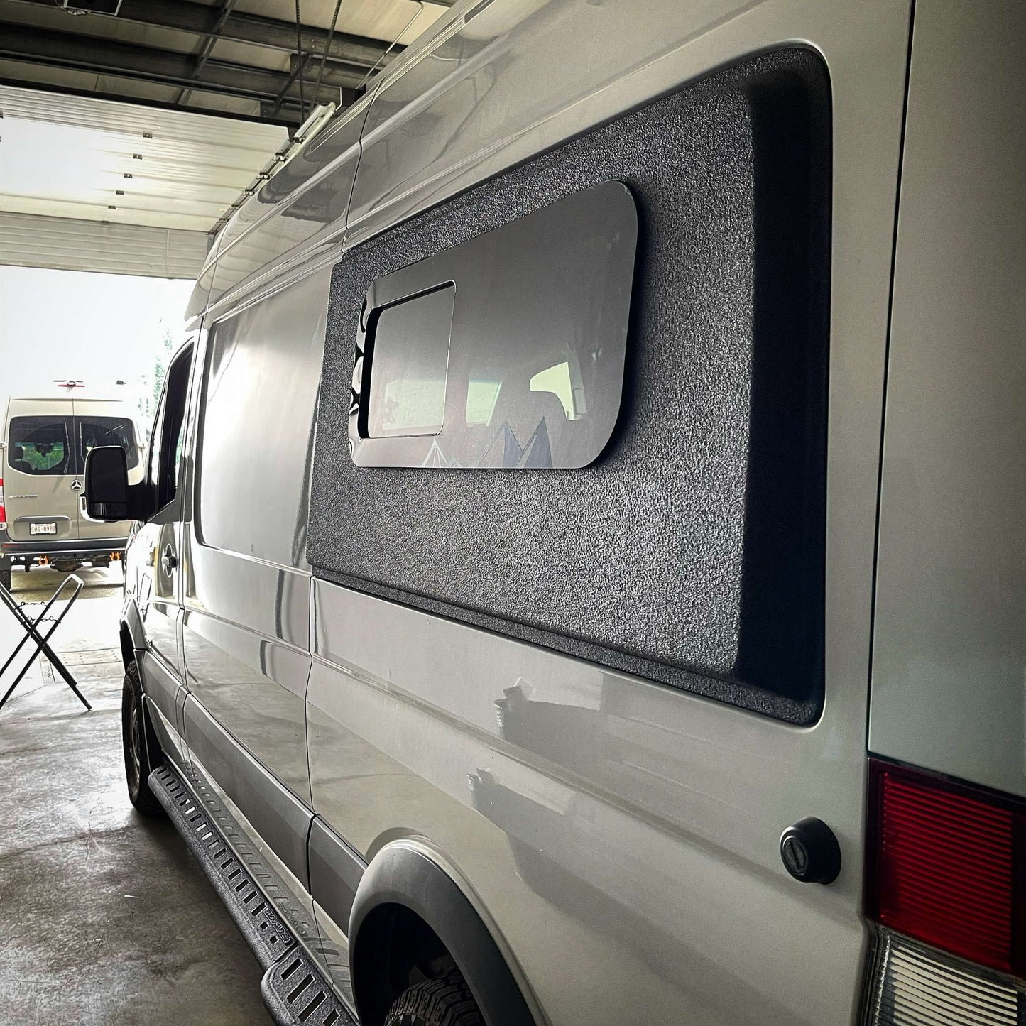 WINDOWS: AM Auto Universal Slider Window 40" x 15"