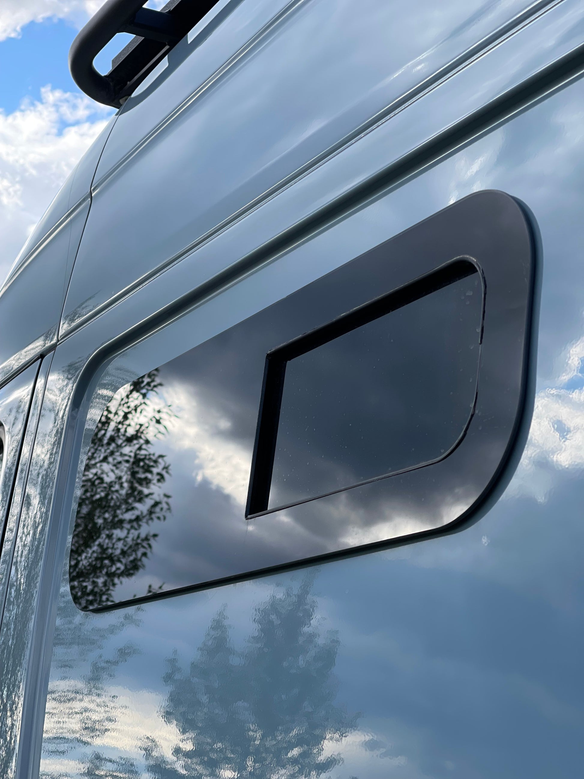Universal Sliding Window for Van - AM Auto Slider 30 x 10