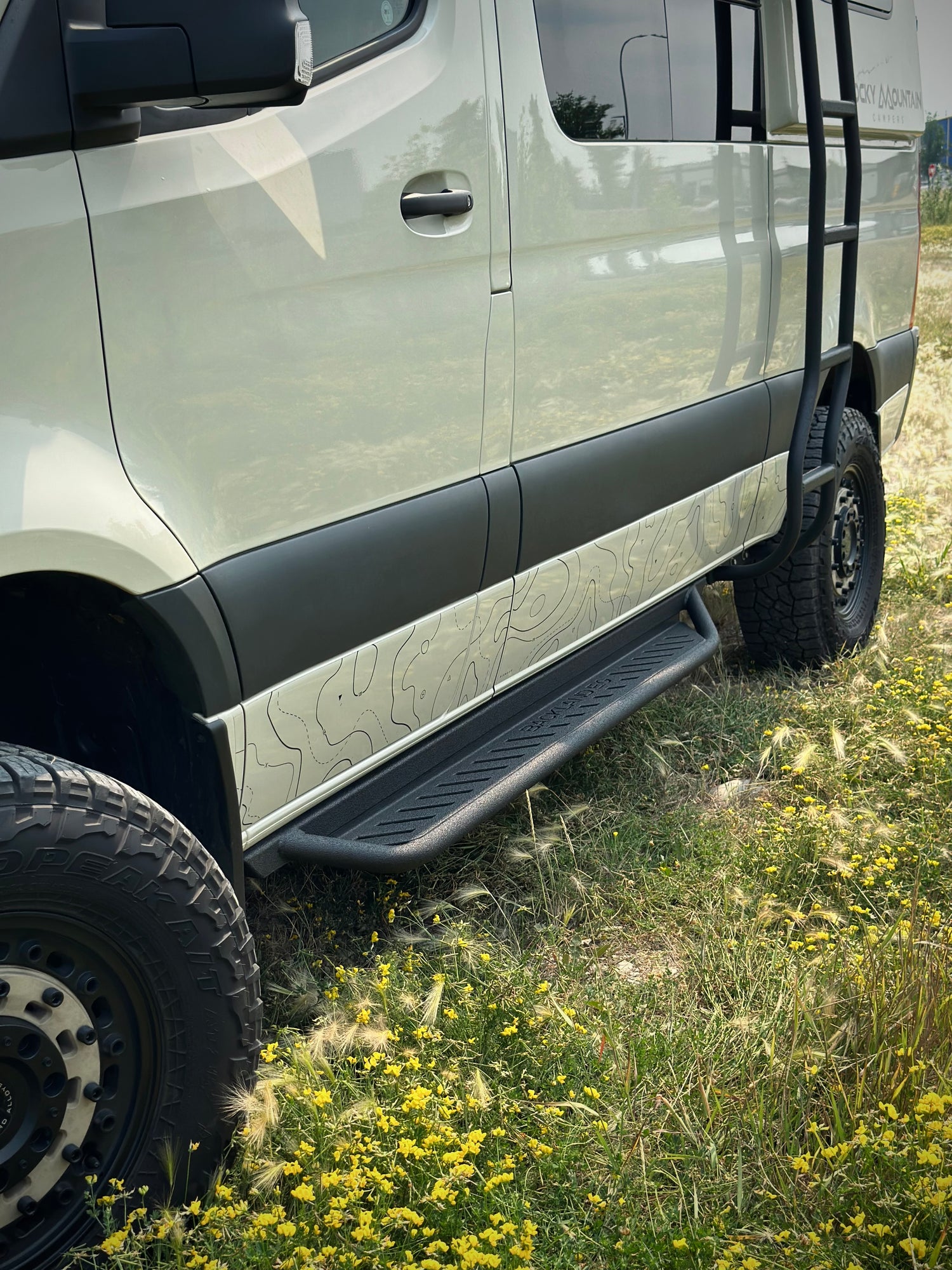 APEX - Side Steps - 144 - Drop Down - Aluminum - Shorter Driver Side