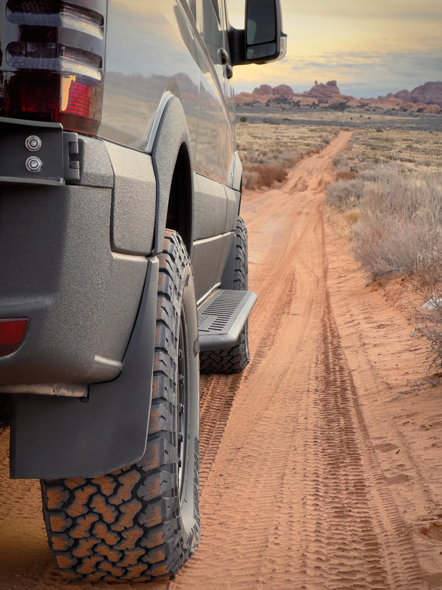 APEX - Side Steps - 144 - Regular - Aluminum - Shorter Driver Side