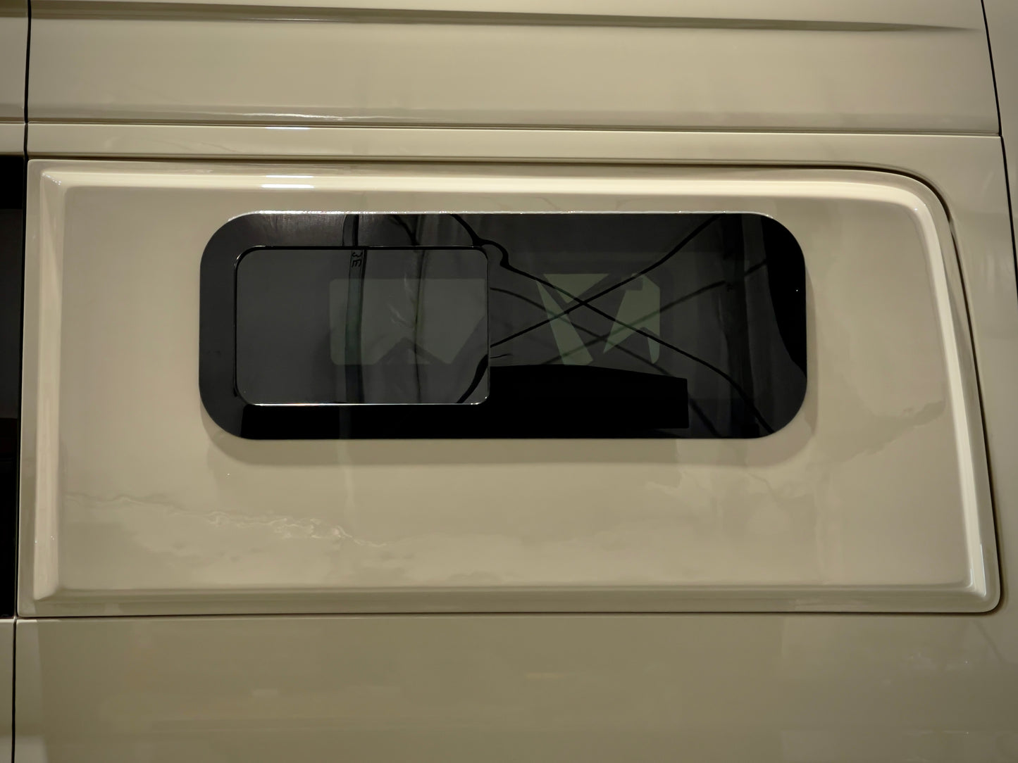 AM Auto Universal Slider Window 40" x 15"